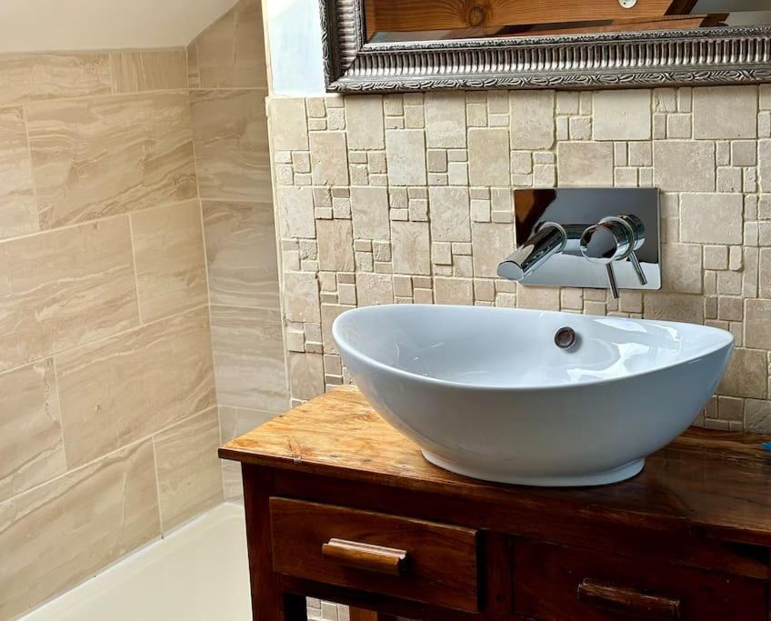Mawnan Smith Little Bream - Pretty Cosy Cottage, Sea Views, Walk To The Beach מראה חיצוני תמונה