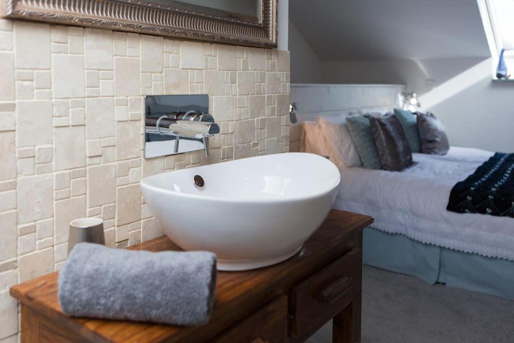 Mawnan Smith Little Bream - Pretty Cosy Cottage, Sea Views, Walk To The Beach מראה חיצוני תמונה