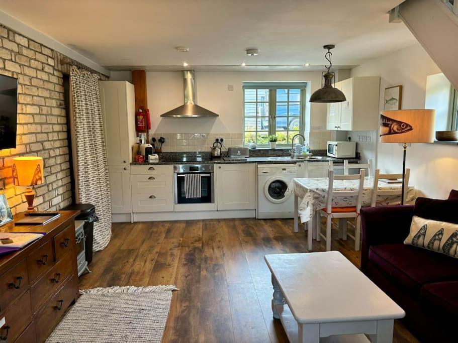 Mawnan Smith Little Bream - Pretty Cosy Cottage, Sea Views, Walk To The Beach מראה חיצוני תמונה